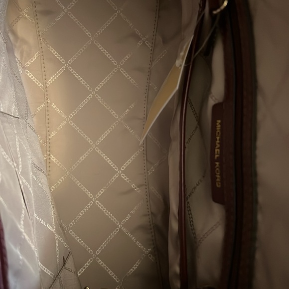 Brand new Michael Kors handbag! - Picture 7 of 9